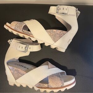 Sorel Cream and Tan Sandals size 8